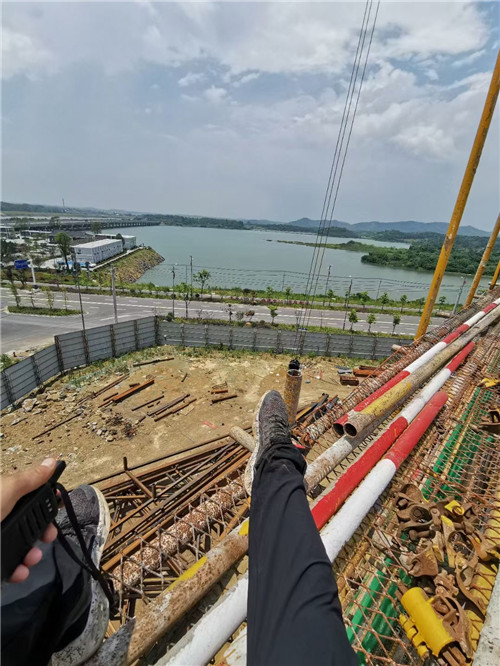 祥符区作业中发生设备损坏或人员意外，责任怎么划分？